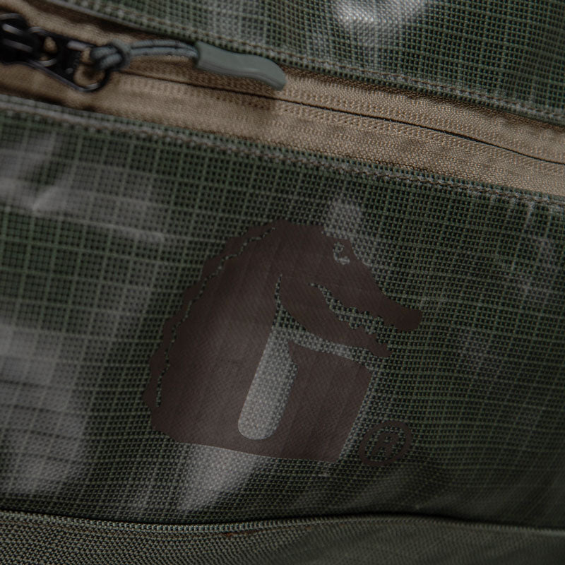 migrator duffle bag delta - zipper view